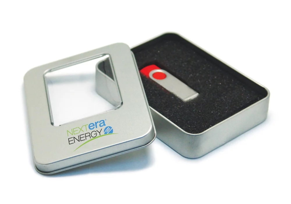 Boîte métallique carrée pour clés USB