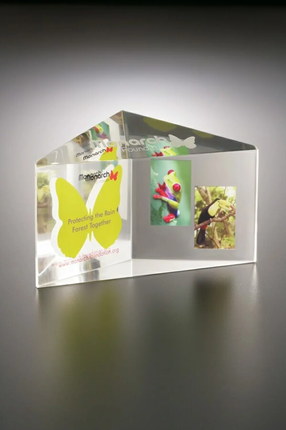 Prix d'incrustation en prismes de lucite (7 1/2"x4 3/4"x2 3/4")
