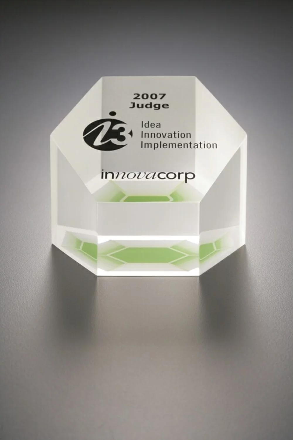 Prix hexagonal encastré en lucite