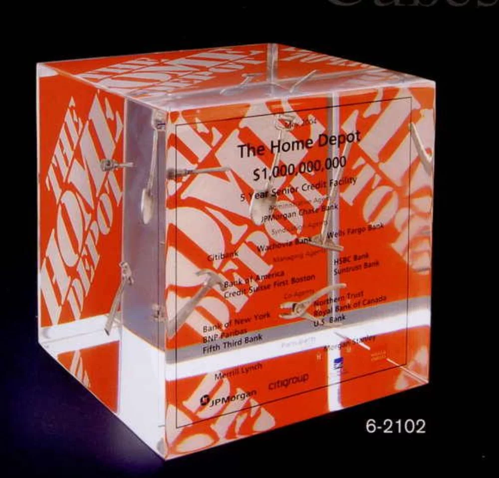 Prix en acrylique en forme de cube de 4"x4"x4"
