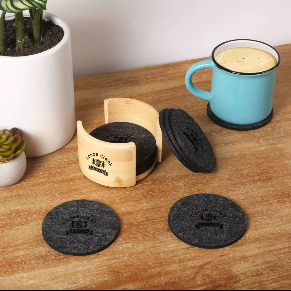 Sous-verres en feutre Wellington : ensemble de 10 pièces avec support en bois.