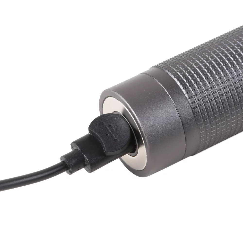 reNew Zoom Rechargeable Flashlight With Case