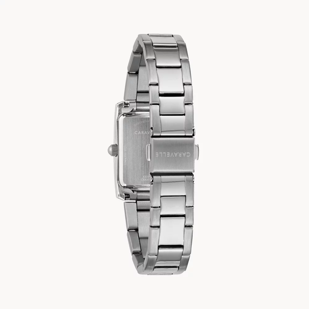 Montre pour femme de la collection Caravelle® avec boîtier en argent et cadran rectangulaire.