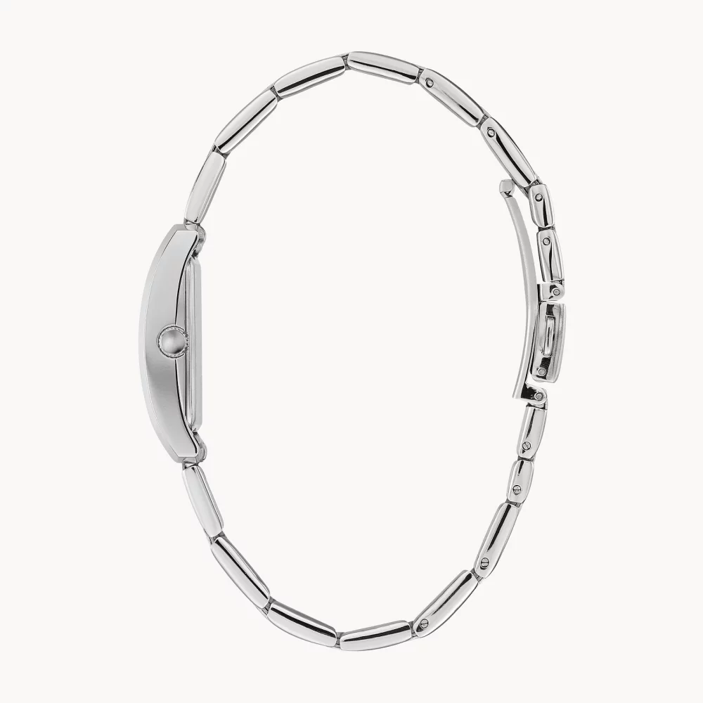 Montre pour femme de la collection Caravelle® avec boîtier en argent et cadran rectangulaire.