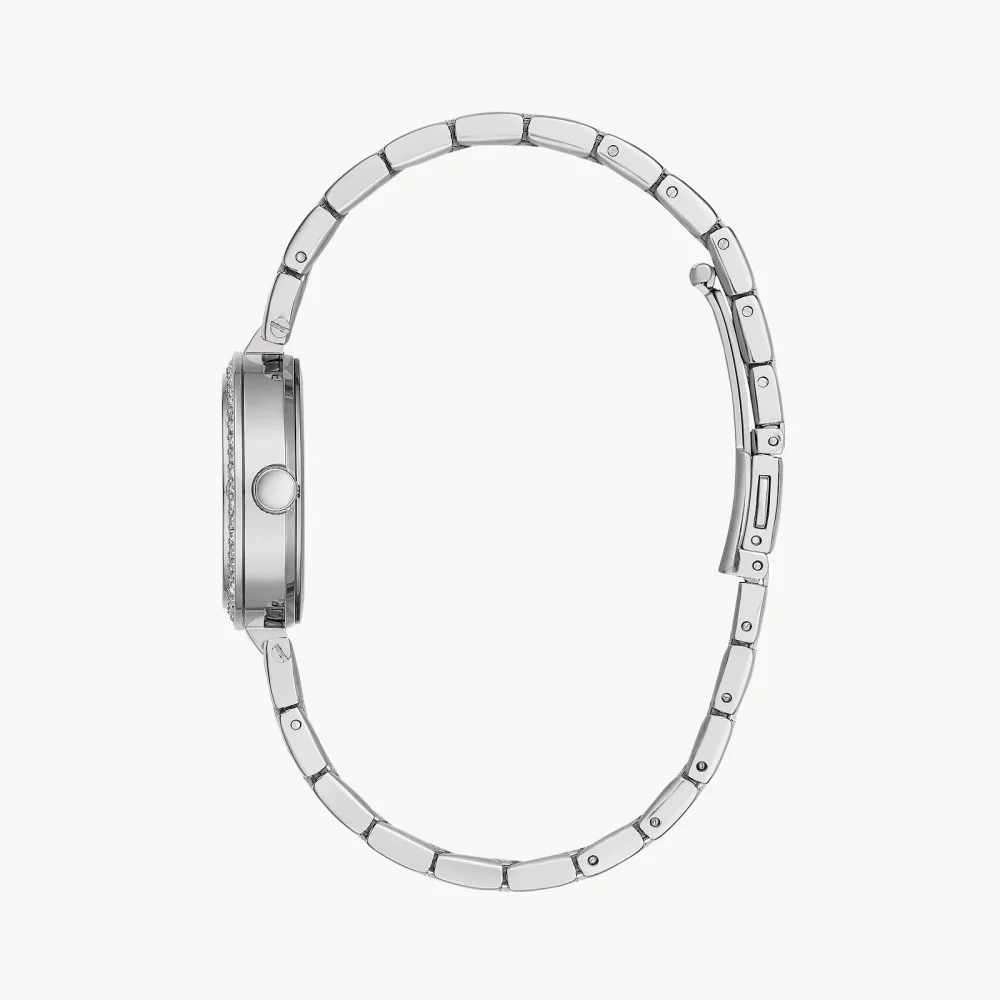 Montre moderne pour femme de la collection Caravelle® en argent avec cristaux.