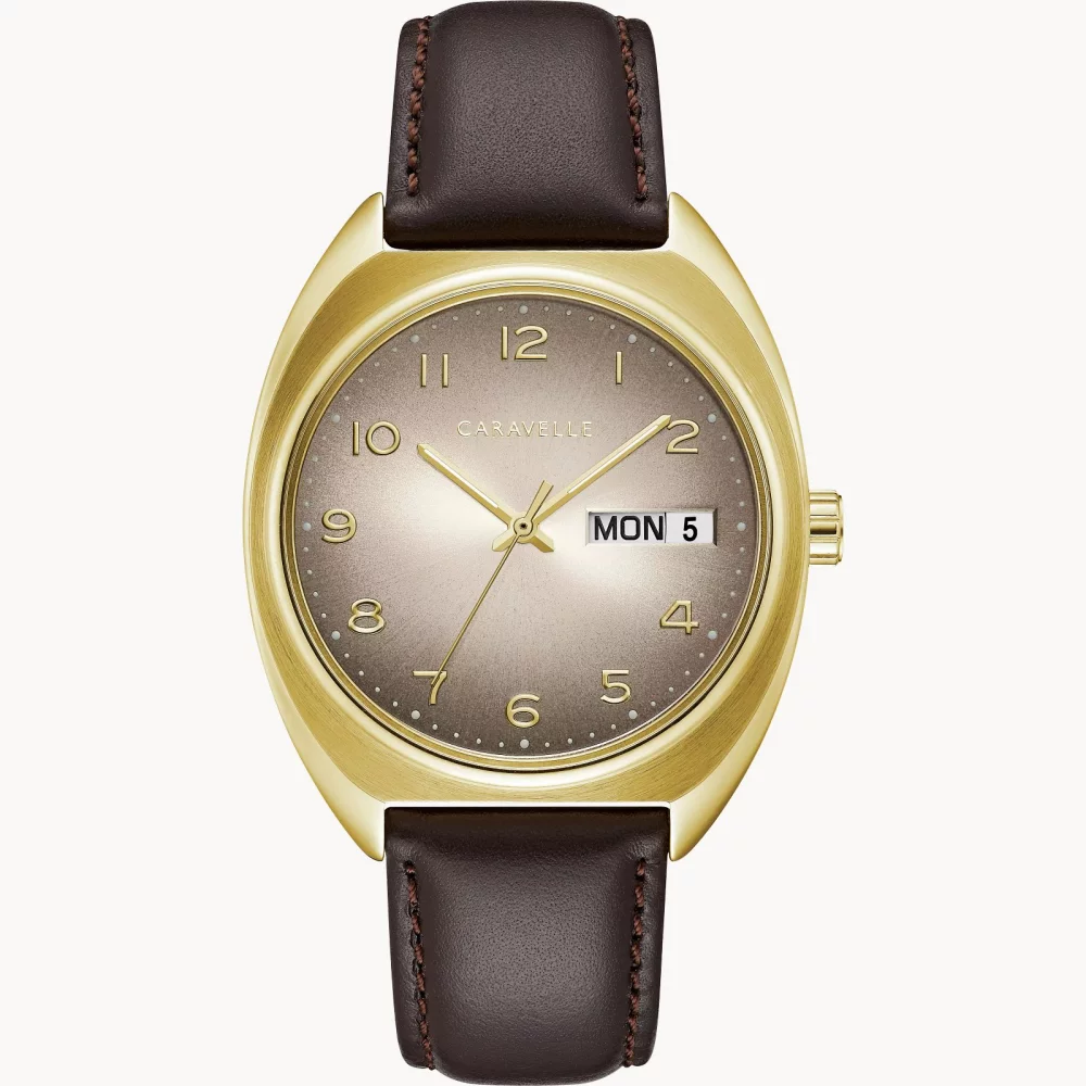 Montre rétro pour homme de la collection Caravelle® en or avec bracelet en cuir marron.