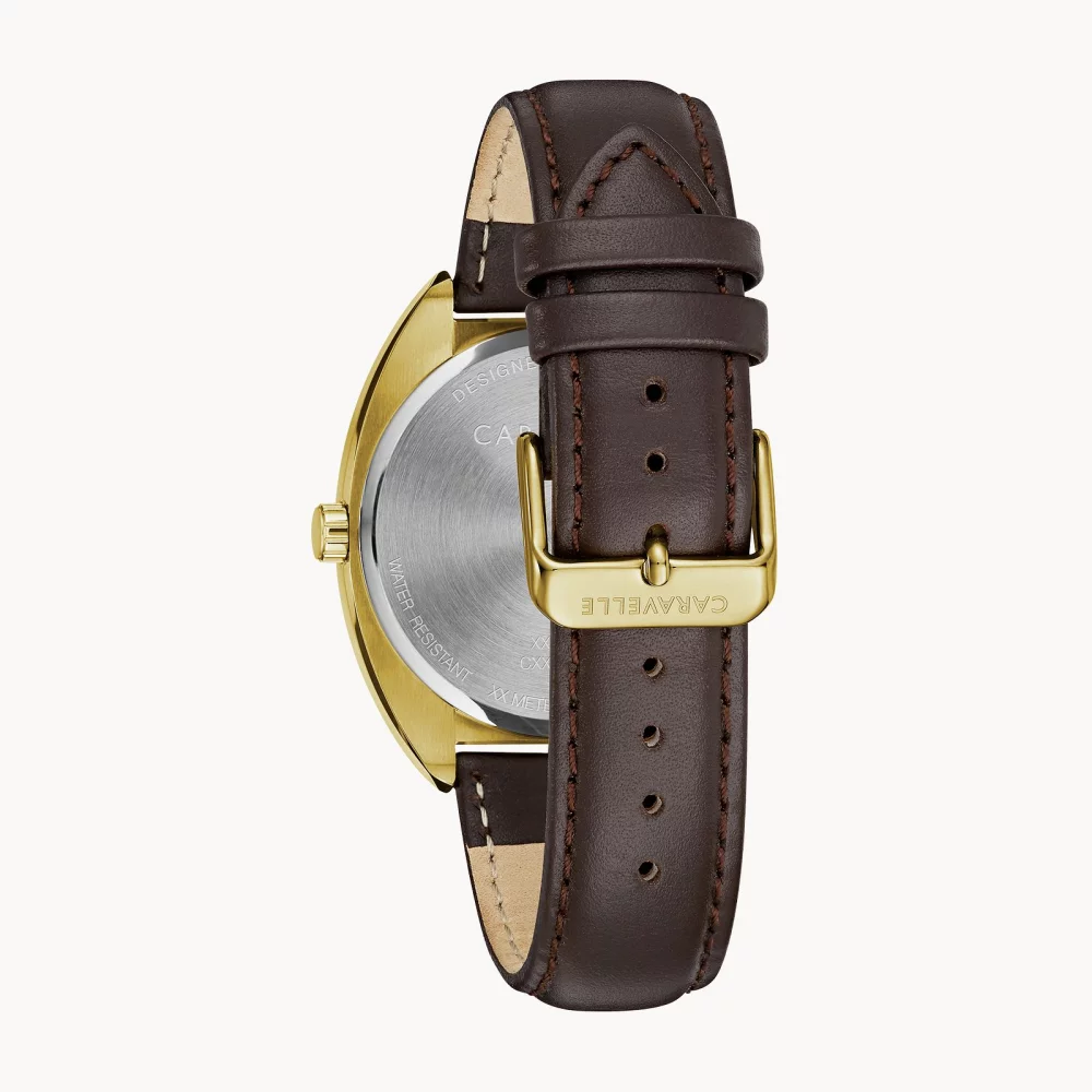 Montre rétro pour homme de la collection Caravelle® en or avec bracelet en cuir marron.