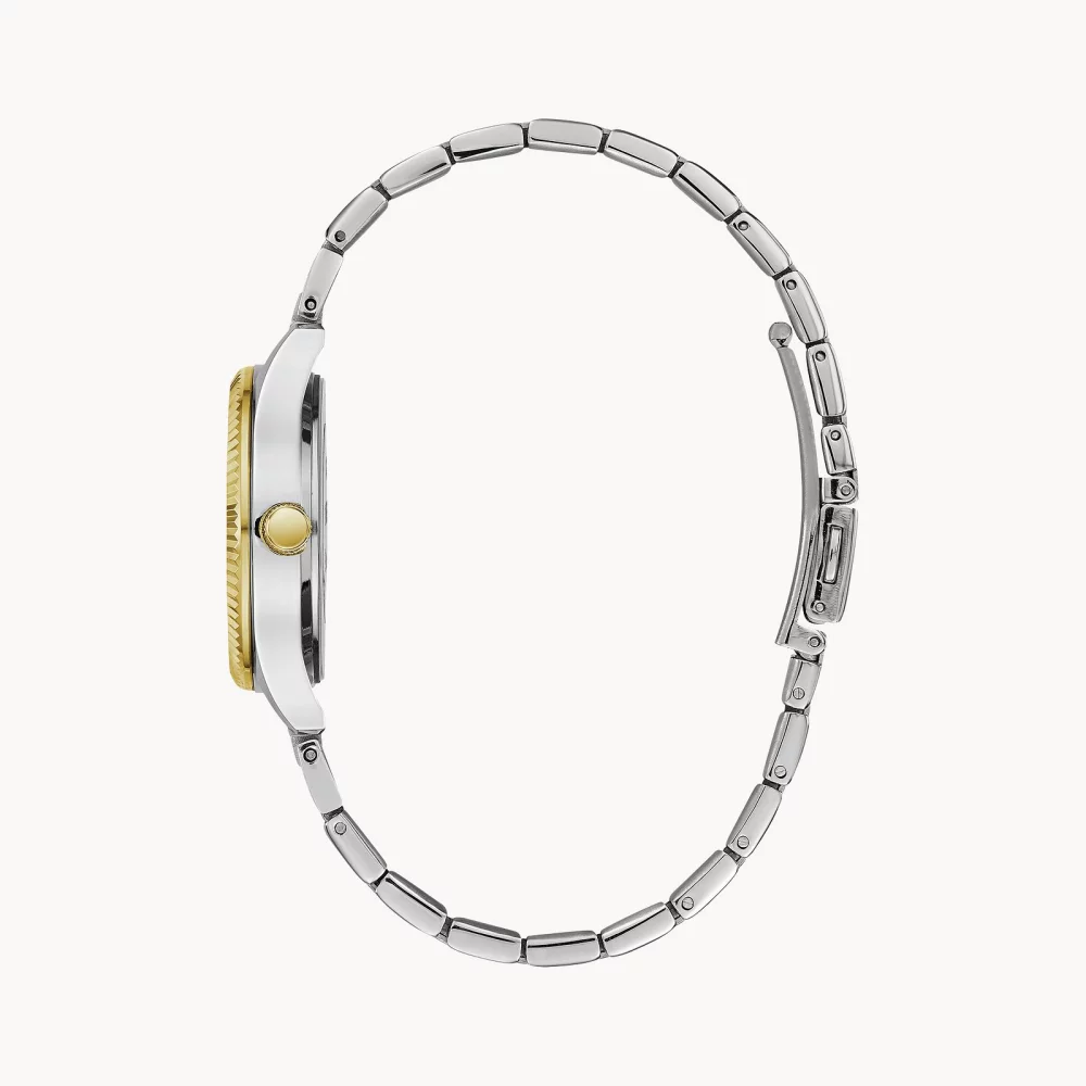 Montre pour femme de la collection Caravelle® avec bracelet bicolore et cadran texturé.
