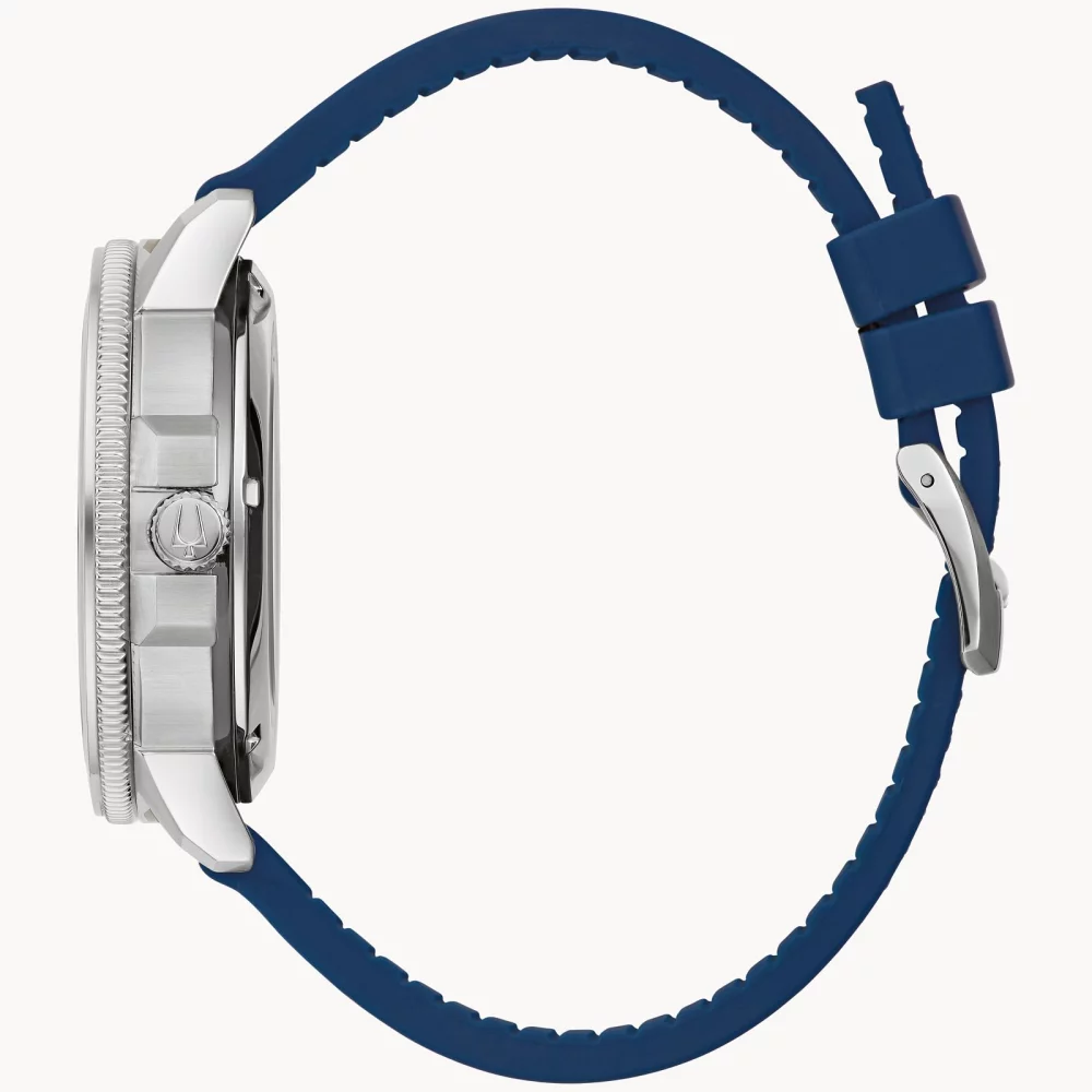 Montre automatique pour homme de la collection Bulova® Marine Star® avec bracelet en cuir bleu.