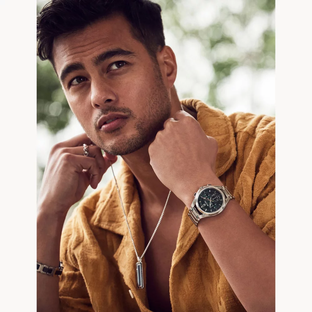 Montre pour homme Bulova® de la collection CURV avec cadran rond vert et bracelet argenté.