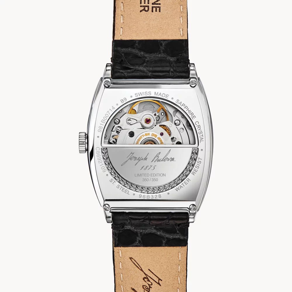 Montre automatique de banquier pour homme de la collection Joseph Bulova® avec cadran noir tonneau en argent.