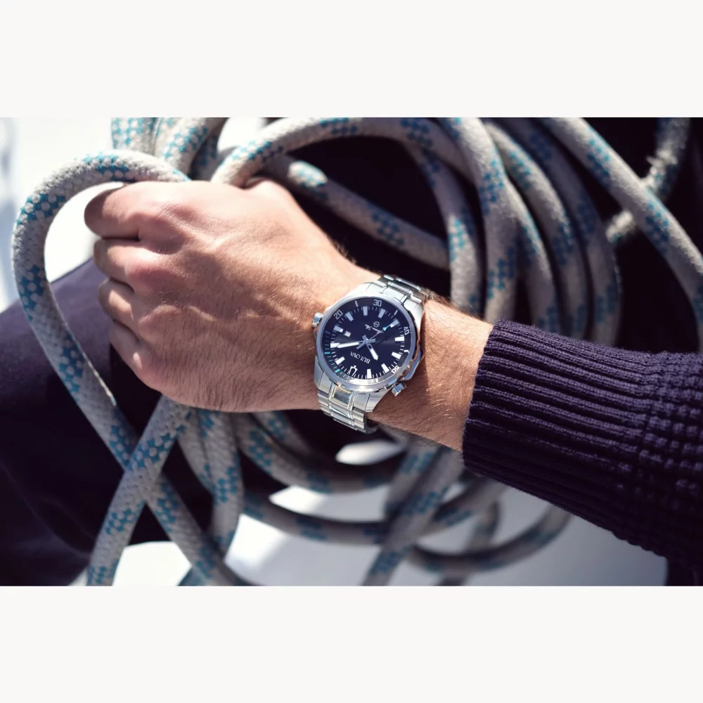 Montre pour homme Bulova® Marine Star® Collection en argent avec cadran rond noir soleillé.