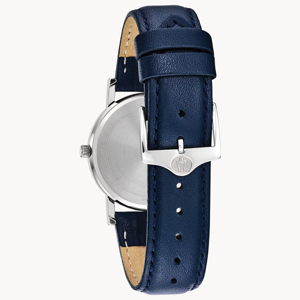 Montre Bulova® Classic Collection American Clipper pour femmes en argent avec cadran en nacre.