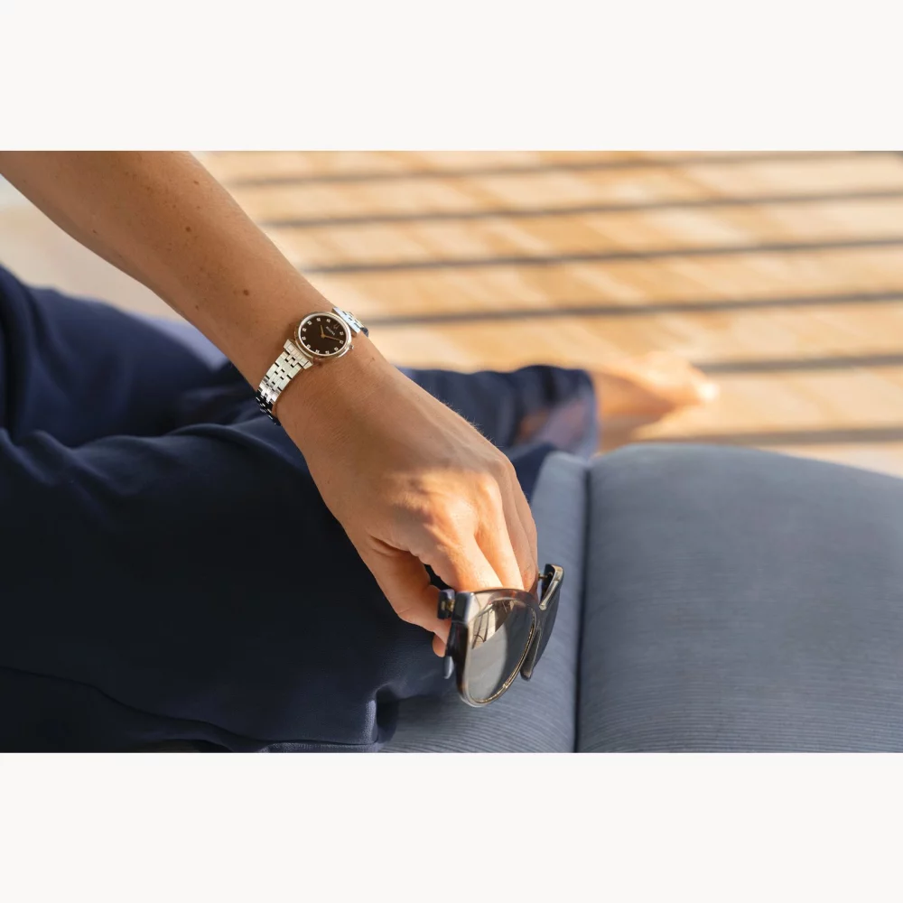 Montre Bulova® Classic Collection pour femmes, modèle Regatta en argent avec cadran en nacre.