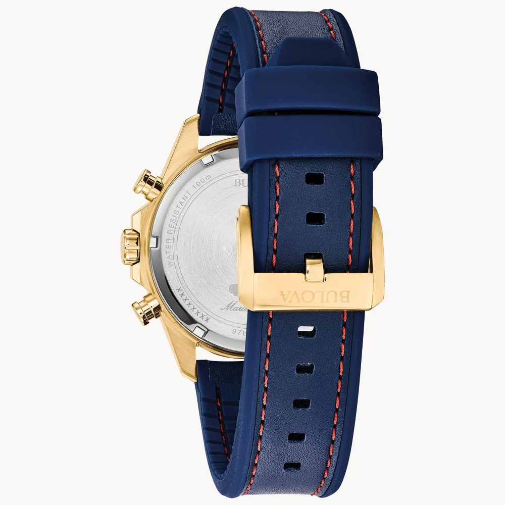 Montre homme Bulova® Marine Star® Collection en or avec bracelet en silicone.
