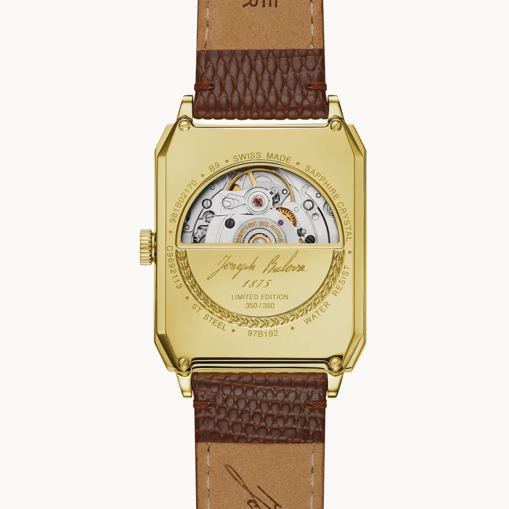 Montre automatique pour homme de la collection Joseph Bulova® en or avec cadran rectangulaire beige.