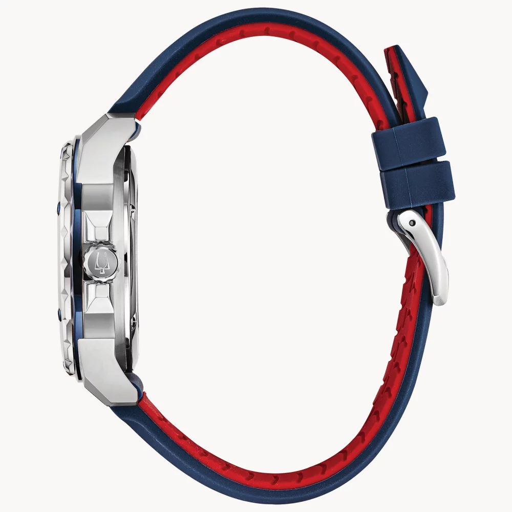 Montre automatique pour homme de la collection Bulova® Marine Star® avec bracelet en silicone bleu.