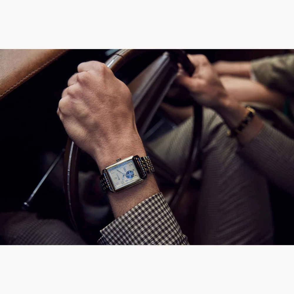 Montre automatique pour homme de la collection classique Bulova® Sutton avec cadran rectangulaire en or.