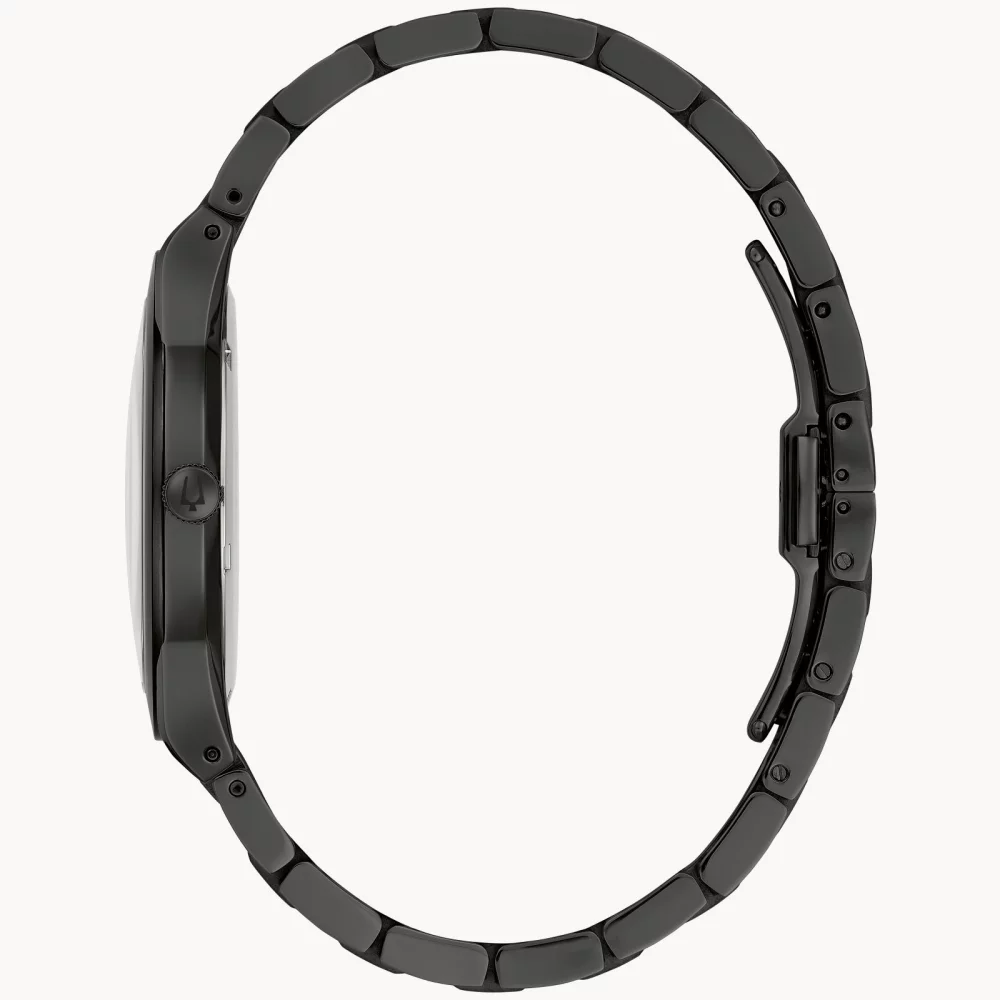 Montre Bulova® Modern Collection Millennia® pour hommes en noir avec accents dorés.