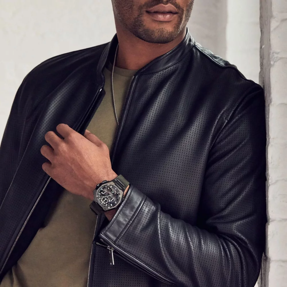 Montre noire pour homme de la collection Bulova® Series X SE avec bracelet en cuir vert.