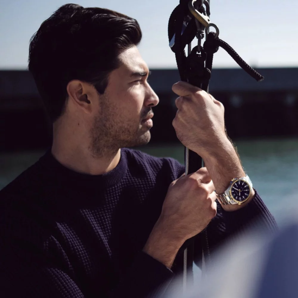 Montre pour homme de la collection Bulova® Marine Star® en deux tons avec cadran bleu soleillé rond.