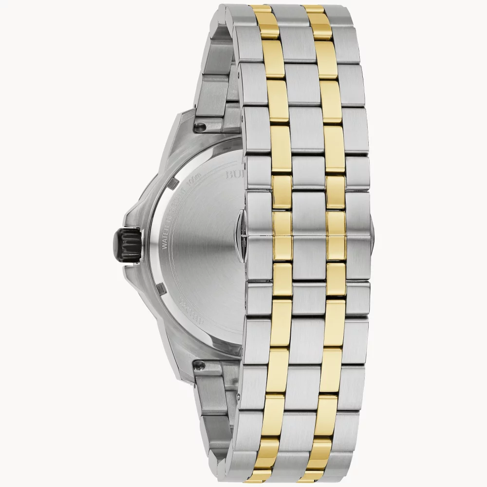 Montre pour homme de la collection Bulova® Marine Star® en deux tons avec cadran rond noir soleillé.