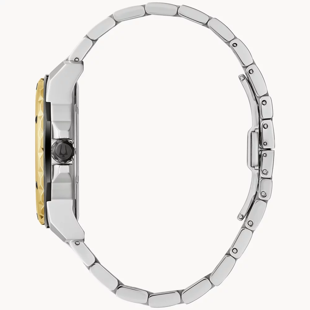 Montre pour homme de la collection Bulova® Marine Star® en deux tons avec cadran rond noir soleillé.