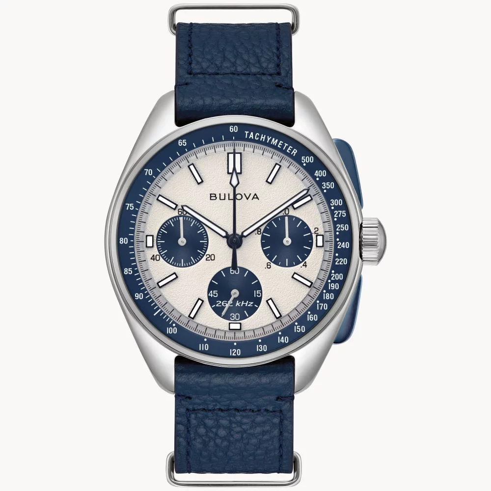 Montre chronographe Bulova® Archive Series pour homme, pilote lunaire en argent avec bracelet en cuir bleu.