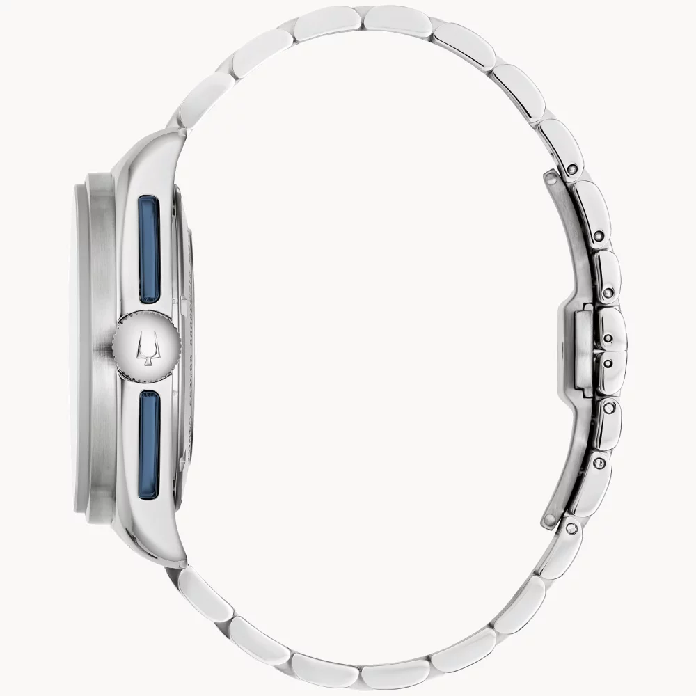 Montre chronographe Bulova® Archive Series pour homme, pilote lunaire en argent avec bracelet en cuir bleu.