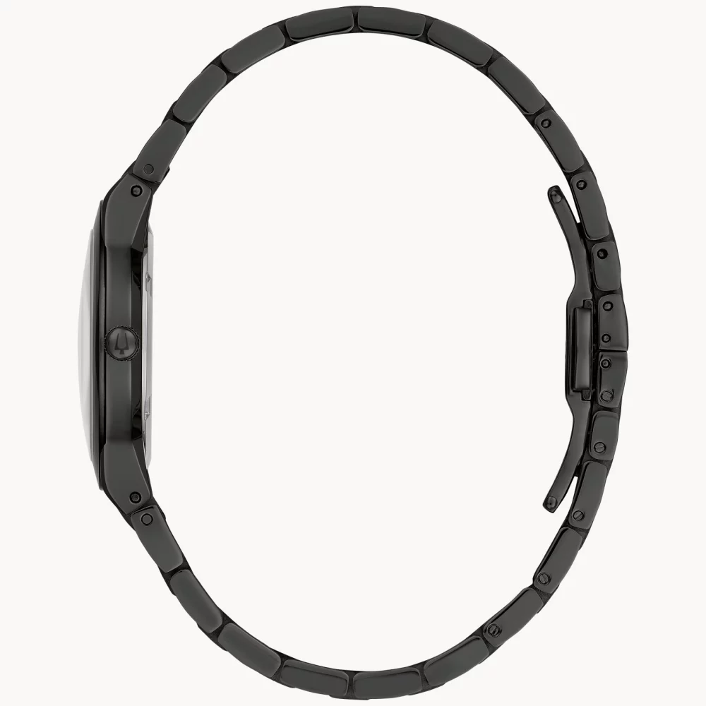 Montre Bulova® Modern Collection Millennia® pour femmes en noir avec des accents dorés.