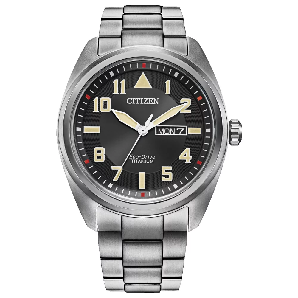 Montre Citizen® Super Titanium™ Collection pour hommes, modèle Garrison en argent avec cadran rond noir.