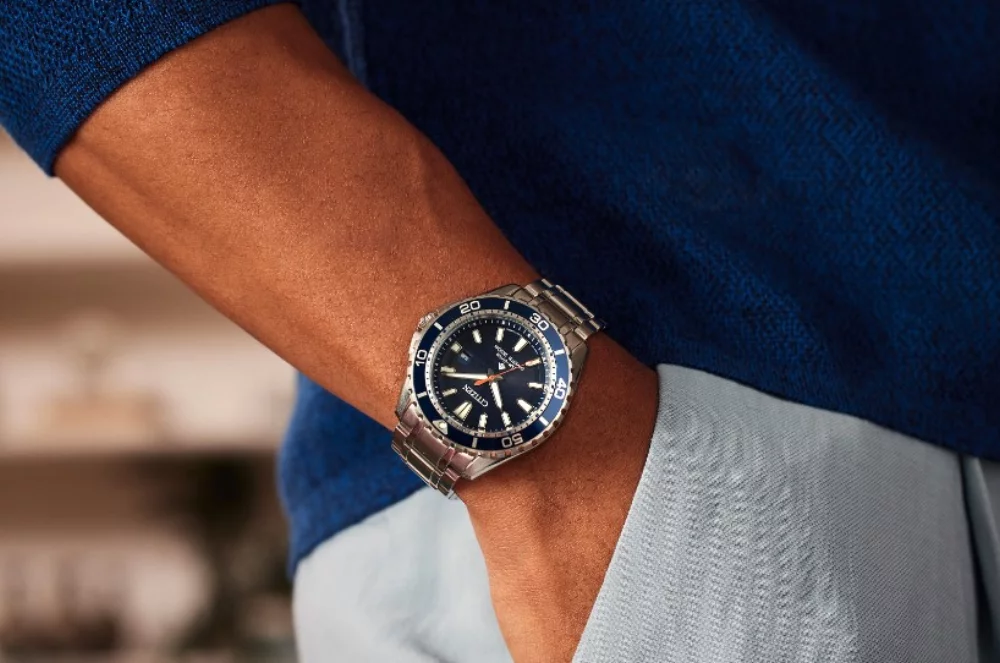Montre de plongée Citizen® Promaster Sea Collection pour homme avec cadran bleu rond et bracelet argenté.