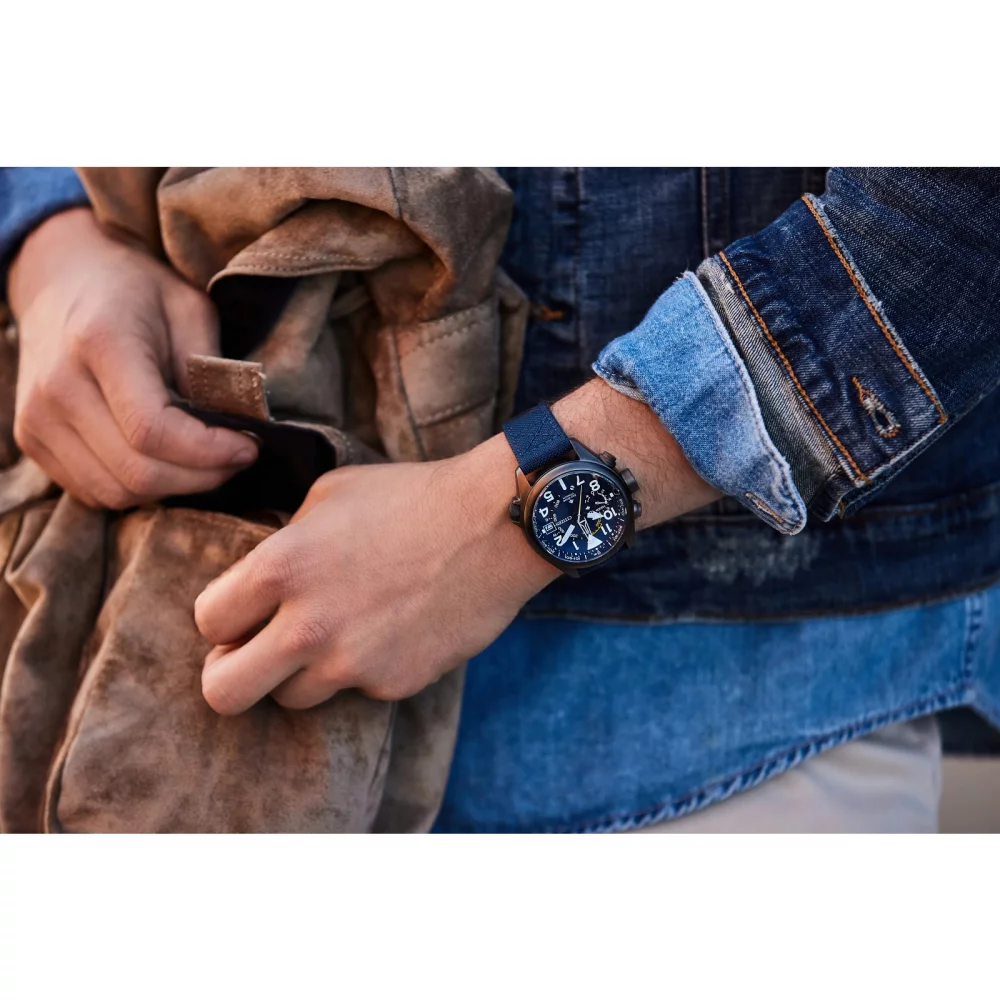 Montre Citizen® Promaster Land Collection pour homme avec cadran Altichron noir et bracelet en nylon.