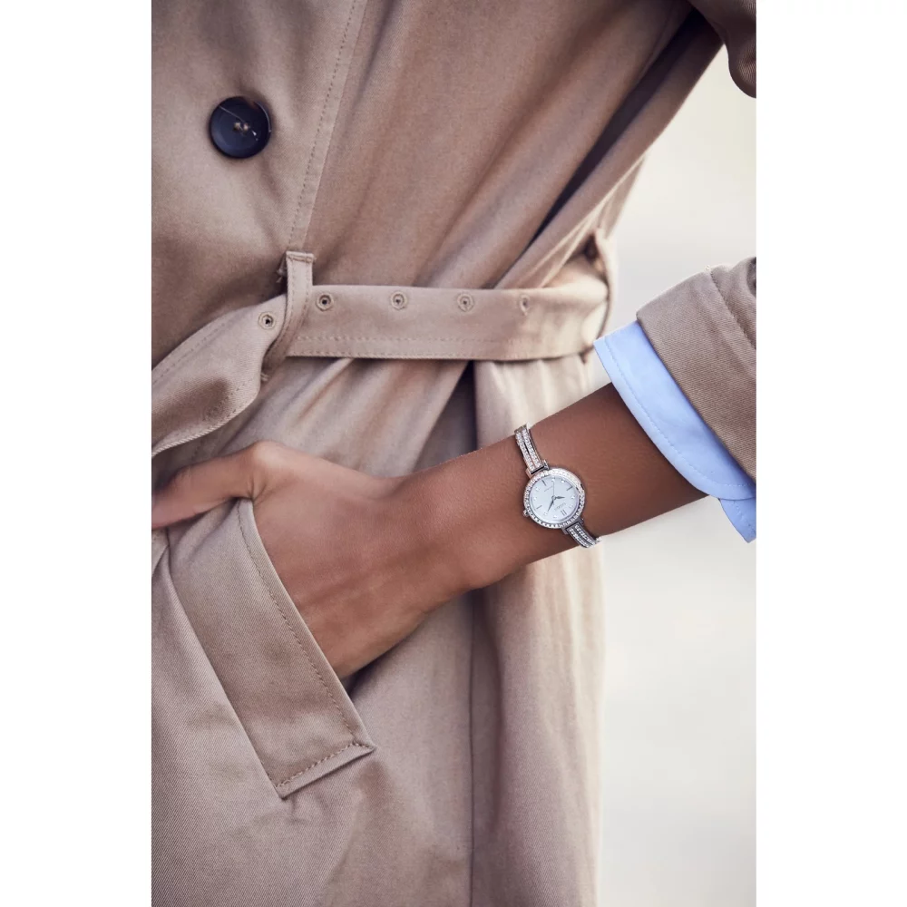 Montre Citizen® Silhouette Crystal pour femme en argent avec cadran en nacre.