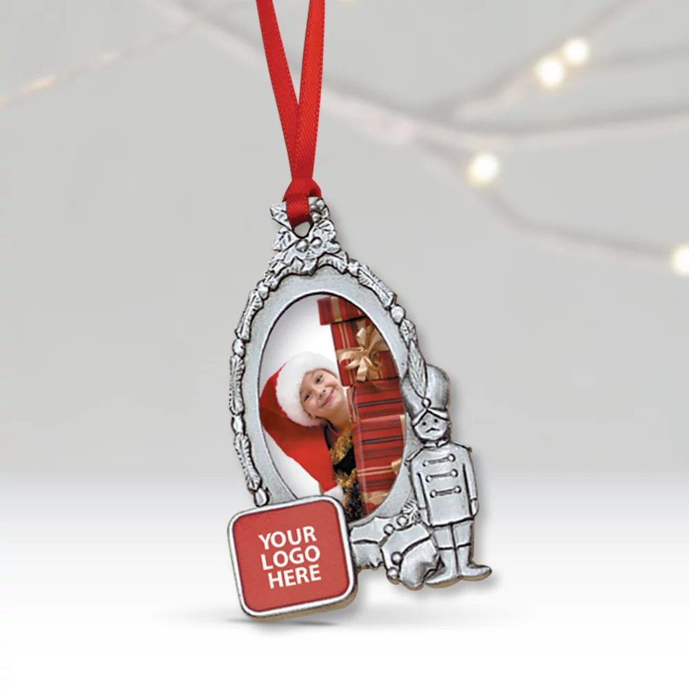 Ornement photo (ovale de 2½" x 1½" avec soldat en jouet)