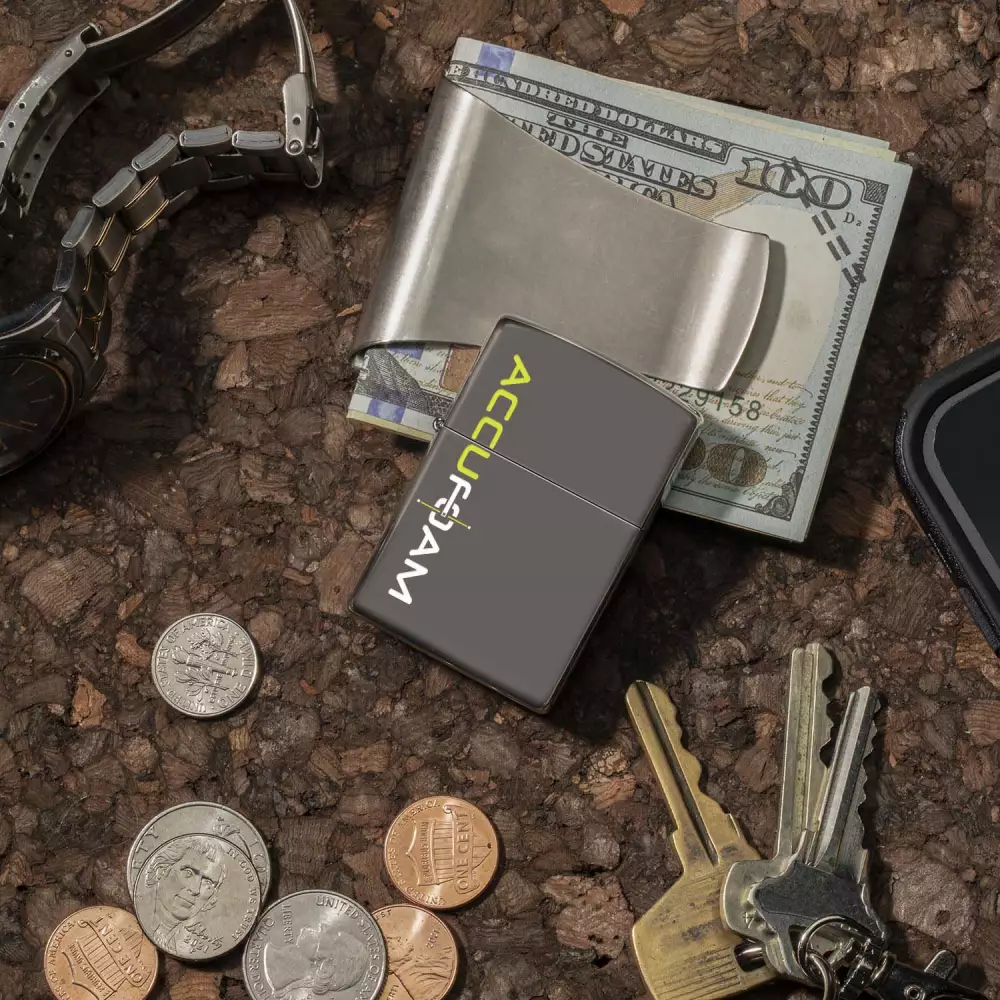 Briquet Zippo® Windproof noir classique à finition brillante High Polish Black Ice®