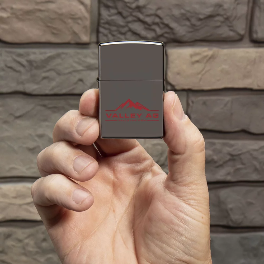 Briquet Zippo® Windproof noir classique à finition brillante High Polish Black Ice®