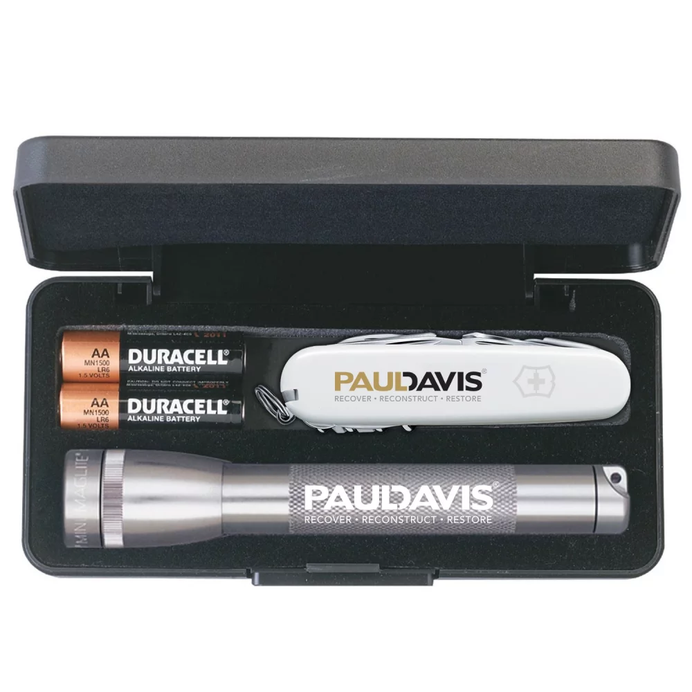 Mini Maglite® avec grand couteau suisse Victorinox®