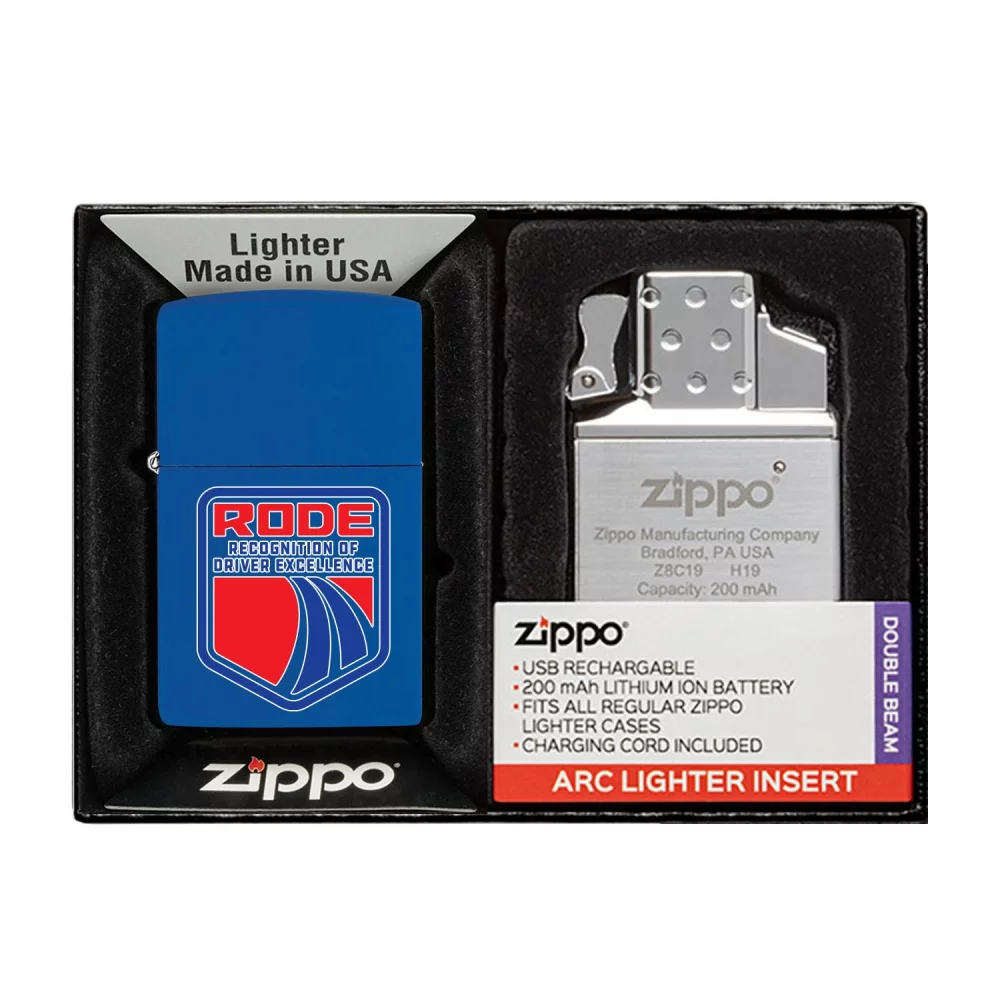 Ensemble cadeau comprenant un briquet Zippo® et un insert de briquet électrique rechargeable