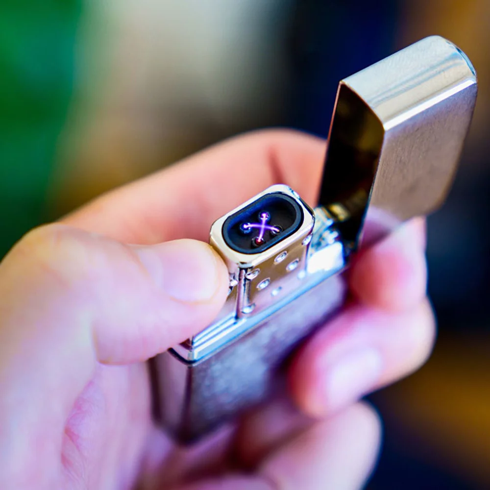Ensemble cadeau comprenant un briquet Zippo® et un insert de briquet électrique rechargeable