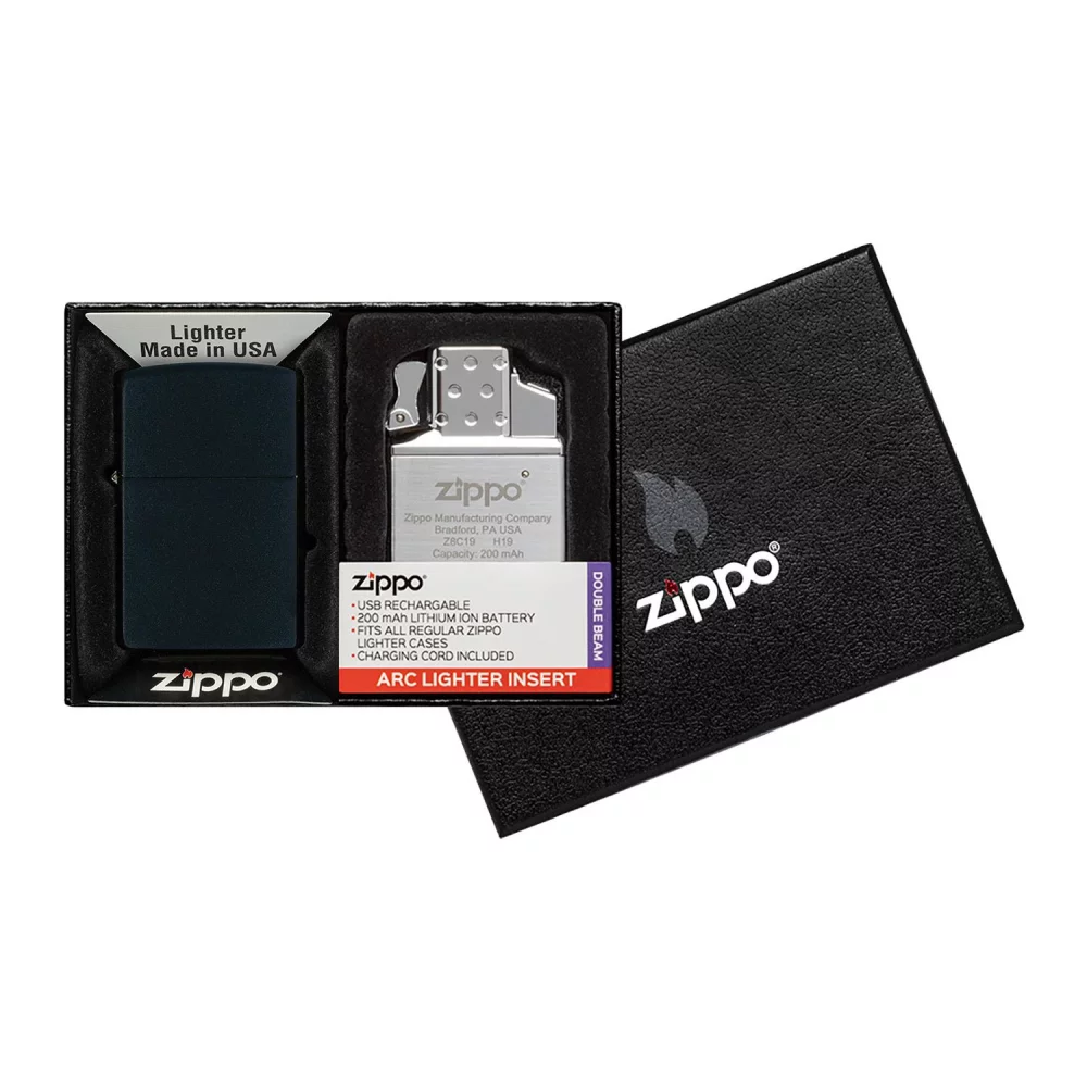 Ensemble cadeau comprenant un briquet Zippo® et un insert de briquet électrique rechargeable