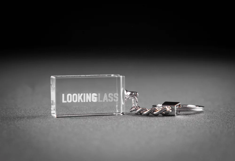 Porte-clés rectangulaire en cristal 1 1/2 x 7/8 x 1/2"