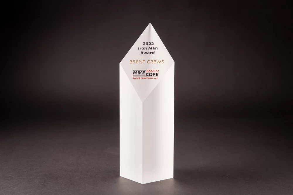 Prix en cristal sablé sculpté en diamant givré (10 x 2 1/2 x 2 1/2")