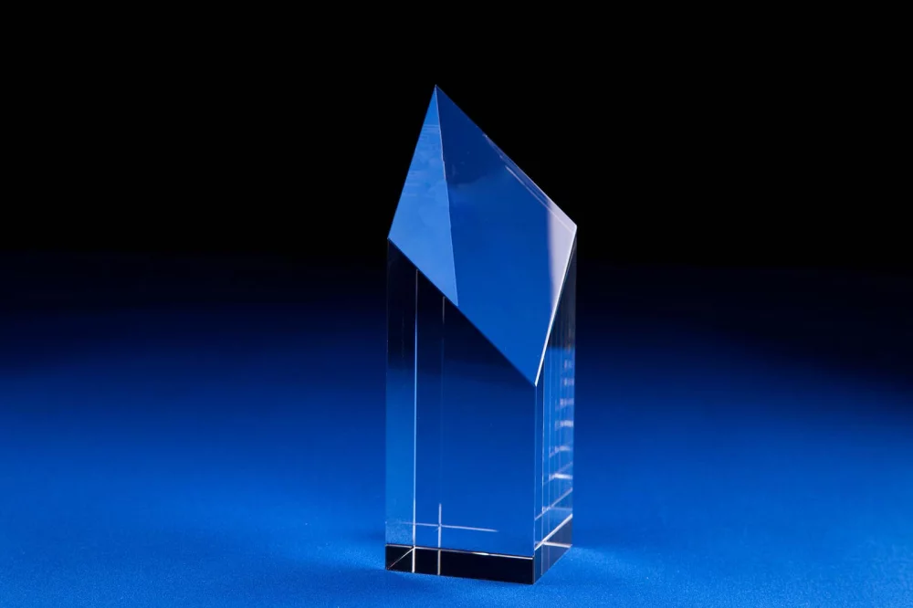 Prix en diamant sculpté en sable de cristal (8 x 2 1/2 x 2 1/2")