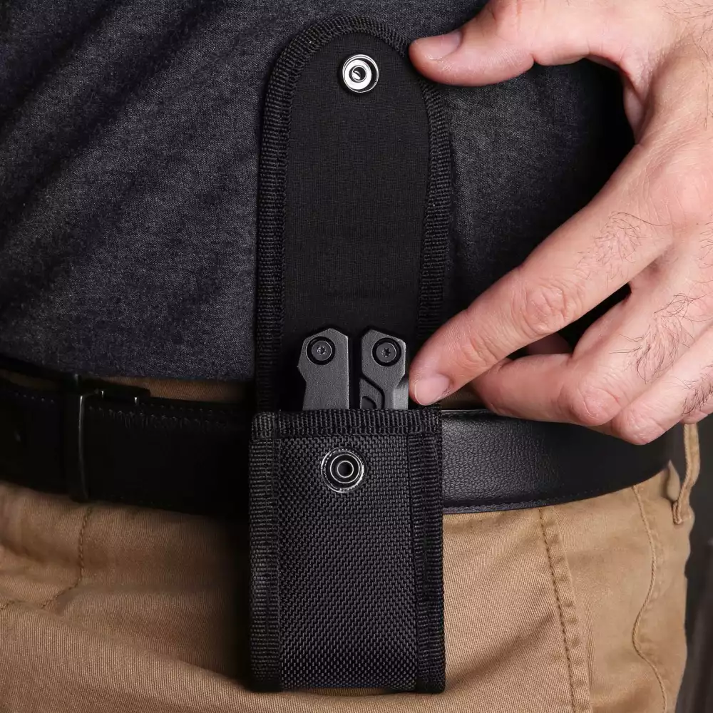Outil multifonction Blackhawk 13-en-1 avec étui
