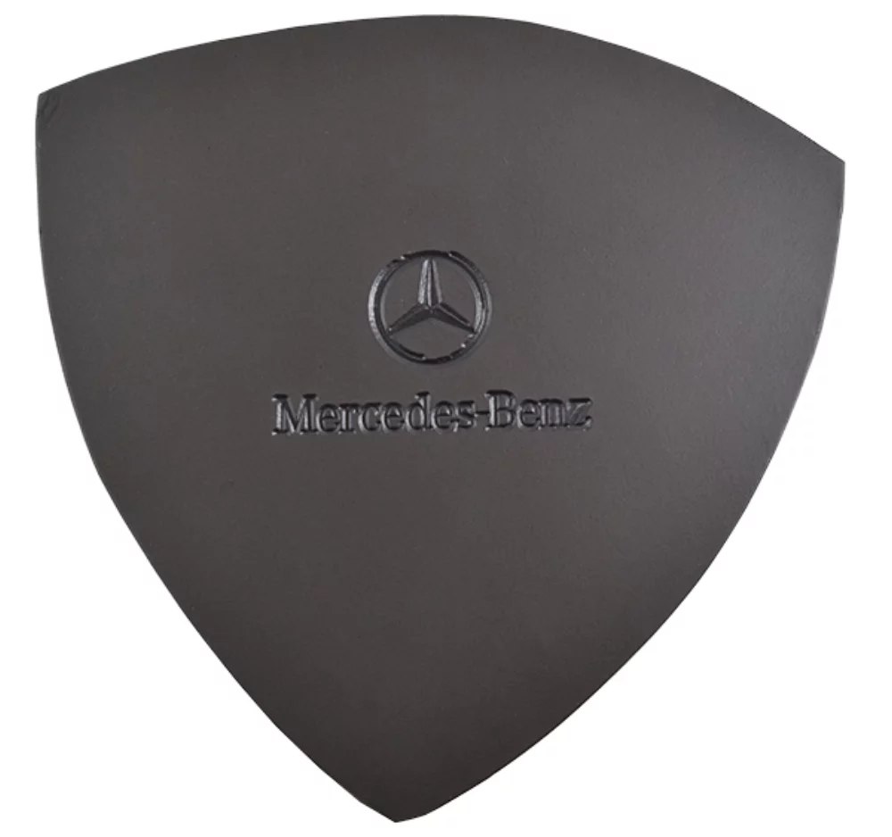 Sous-verre européen en cuir noir en forme de bouclier épais unique