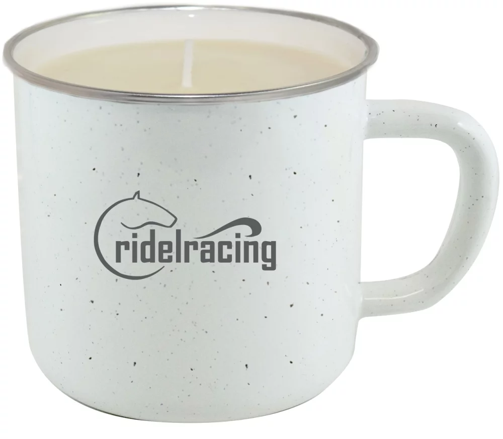 Bougie Happy Camper, tasse émaillée avec bord en acier inoxydable blanc remplie de cire de citronnelle