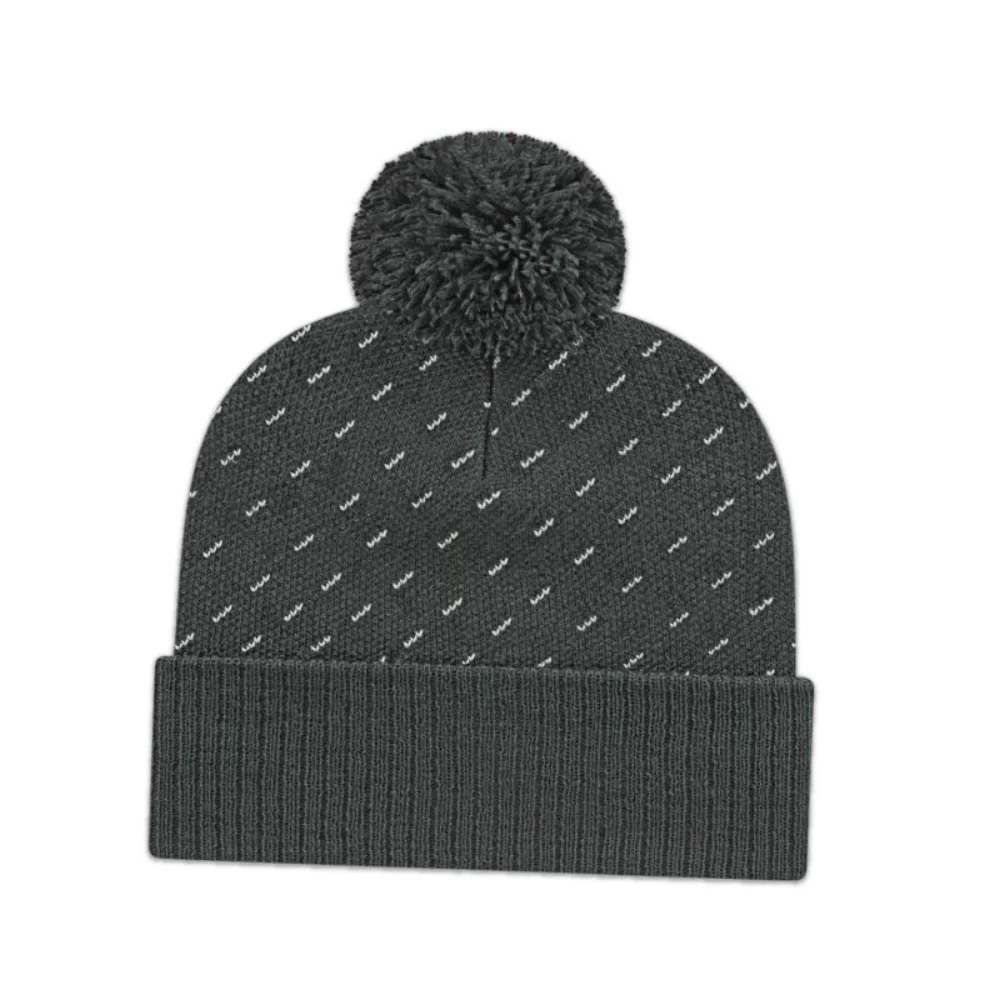 Bonnet tricoté en diagonale avec bord côtelé