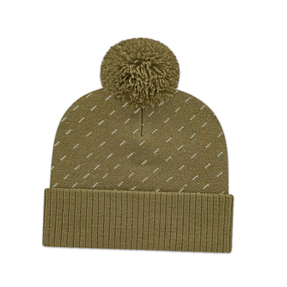 Bonnet tricoté en diagonale avec bord côtelé