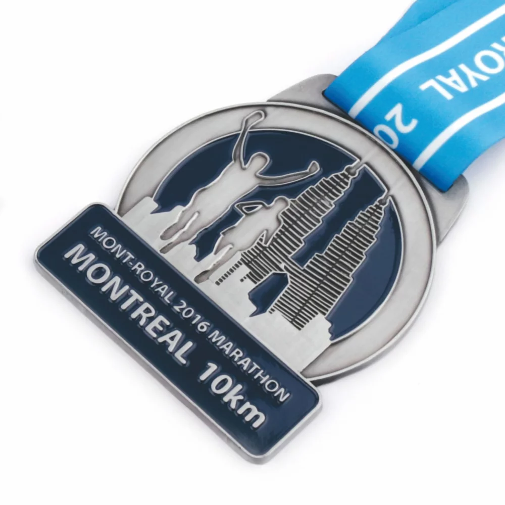 Métal frappé avec émail doux